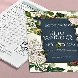 Op de afbeelding: Een 90-daagse Keto Warrior Bootcamp-gids met een bloemmotief. De gids bevat een aftelkalender met een harticoon voor goede dagen, een kruis voor dagen die beter zouden kunnen zijn en een dubbel kruis voor dagen om te verdubbelen. De gids bevat ook de tekst "Reshape Your Life".