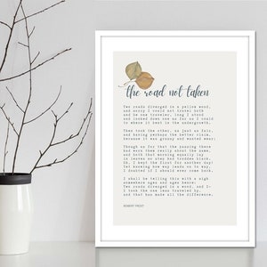 Prezent w postaci wydruku sztuki literackiej dla miłośników książek i poezji. Inspirująca poezja „The Road Not Taken” Roberta Frosta. Poruszający wydruk sztuki ściennej poezji.