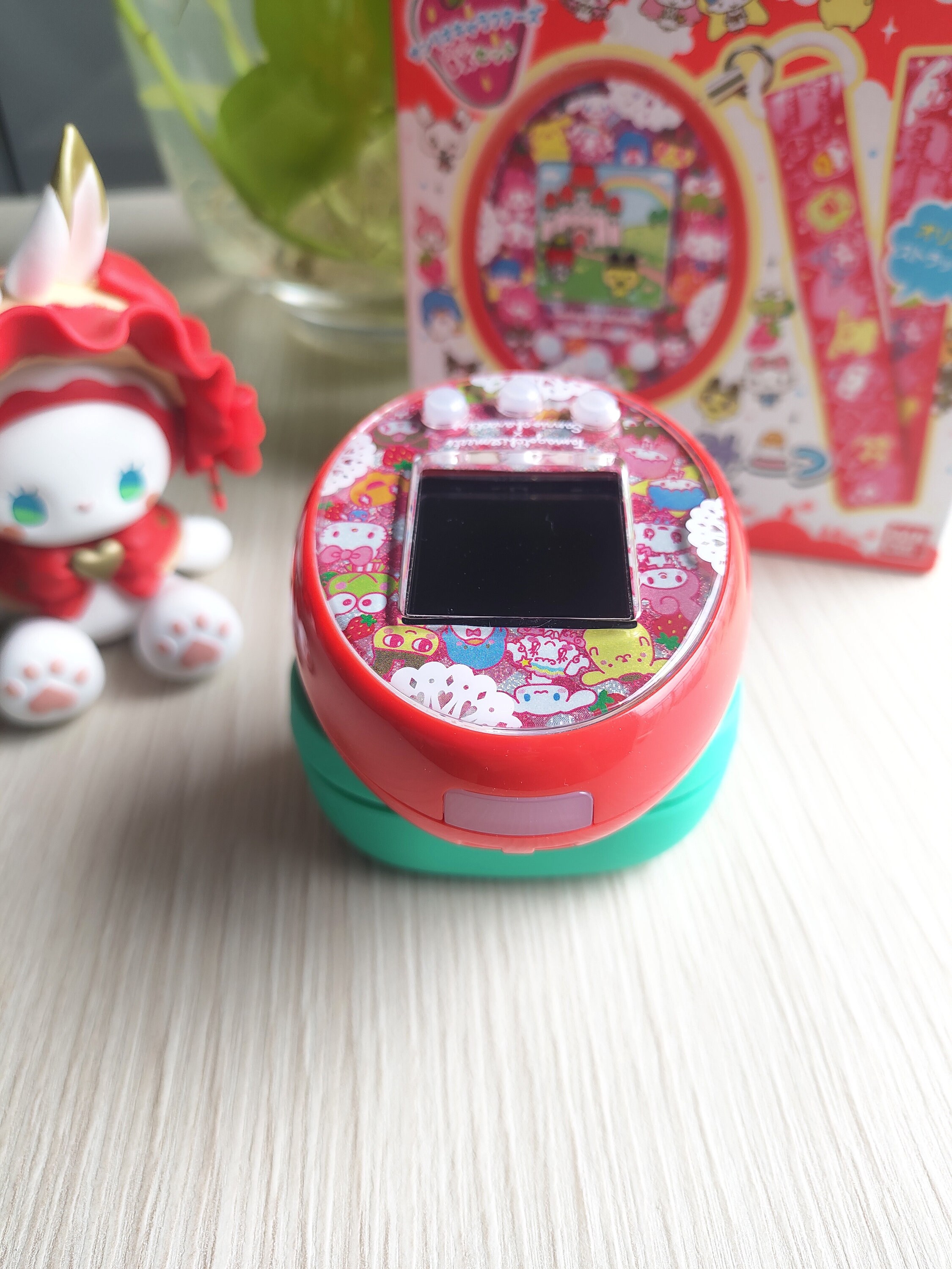 UN COLIS SPÉCIAL 🍓 UNE MONTRE TAMAGOTCHI X SANRIO ?!