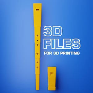 Può includere: Un flauto di plastica giallo con un solo foro in cima e diversi fori lungo il lato. Il flauto è su uno sfondo blu con il testo "FILE 3D PER LA STAMPA 3D" in bianco.