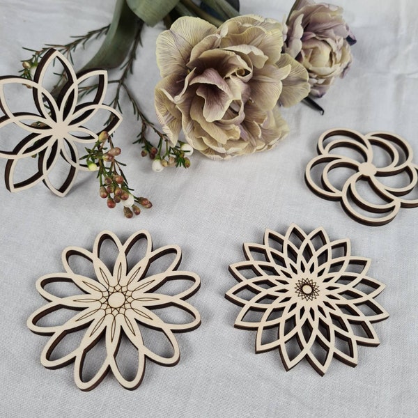 Wooden flower pendant | Wooden flowers set of 4 | Pendant | Wood | Flowers | Spring decoration | Wooden flowers | Mandala