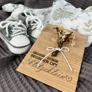 Holzkarte zur Geburt | Große Dinge | Geburt | Liebe | Geschenk | Trockenblumen | Glückwunschkarte