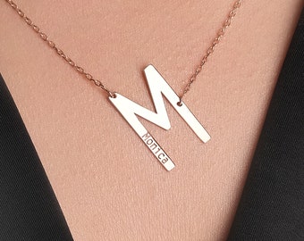 Grote letter ketting, zijwaarts eerste ketting, monogram ketting, bruidsmeisje geschenken