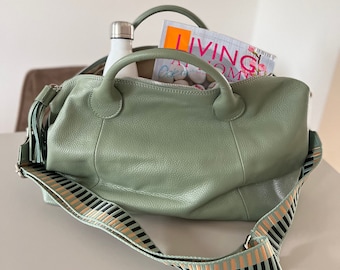 JoBag personalisierte Damen Handtasche Schultertasche Salbei Mint Ledertasche Leder Tasche Taschengurt Schultertasche 2 in 1  Monogramm