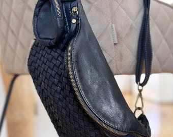 XL personalisierte Slingbag dunkel blau Bauchtasche groß Ledertasche Crossbodybag Umhängetasche Tasche  Bauchtasche Ledergurt ohne Stoffgurt