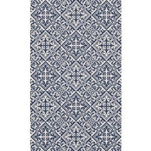 Puede incluir: Un tapete corredor azul marino y blanco con un diseño geométrico. El tapete tiene un patrón tradicional y ornamentado.