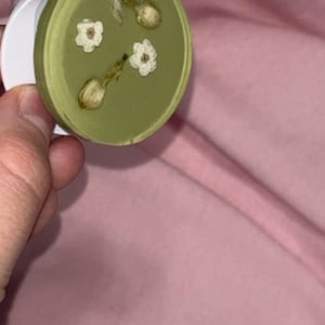 green floral phone grip, cutest phone accessory, handmade with real flowers, beautiful sage green background with white flowers