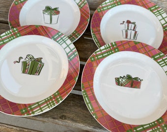 PAI Red Green Plaid Christmas Luncheon Plates Gifts Present Plates Set of 4 8 Inch T8