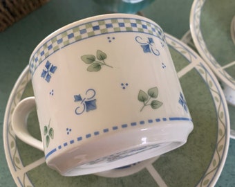Set di 4 tazze e piattini Sango Sabrina: motivo floreale verde e blu, stile rustico.