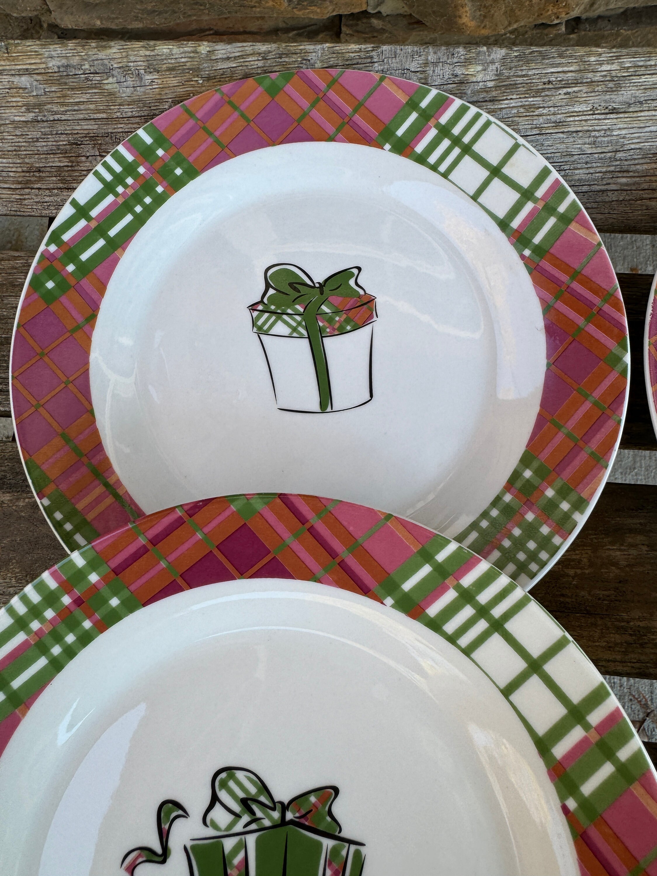 Plaid christmas clearance plates