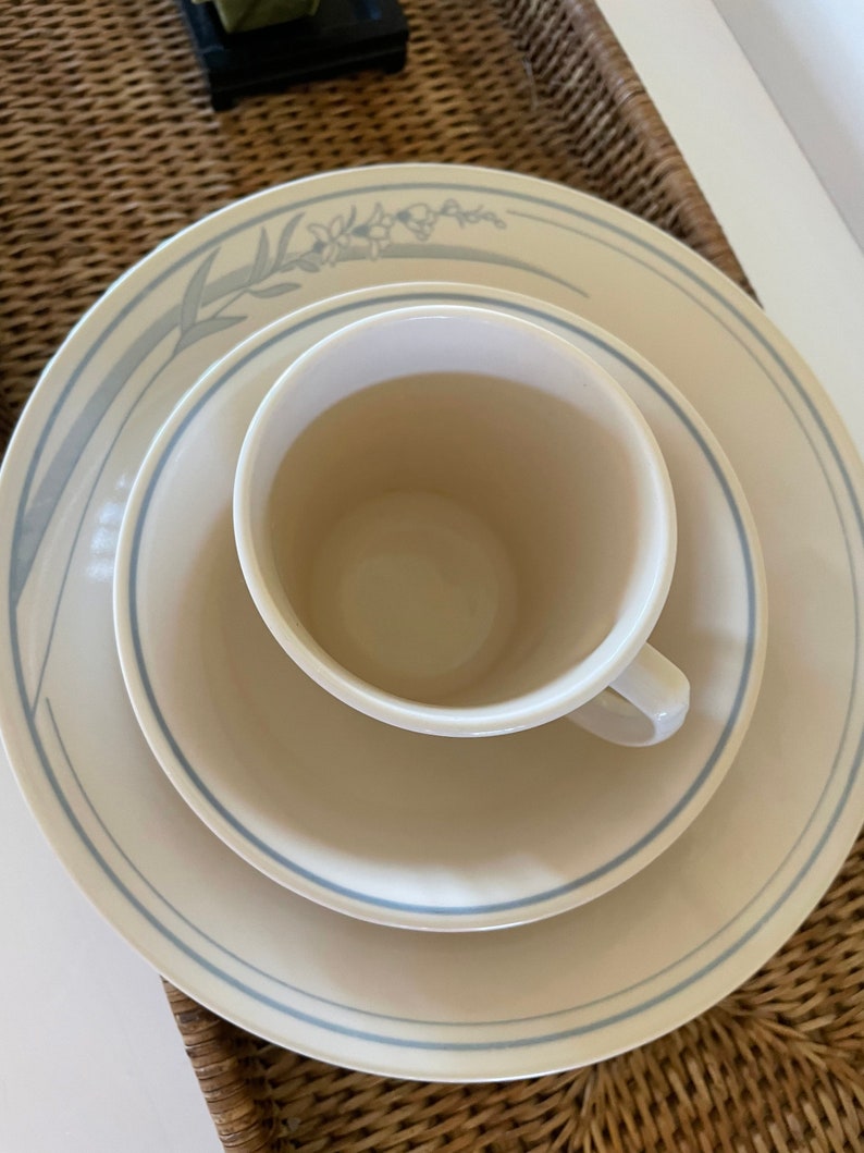 Corelle Blue Lily Dinnerware Vintage Corning Corelle Light Etsy