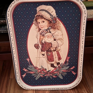 Metall Weihnachtstablett Jan Hagara 1985 Nikki Royal Orleans viktorianisches Mädchen, das Santa Doll Vintage-Weihnachtsdose hält
