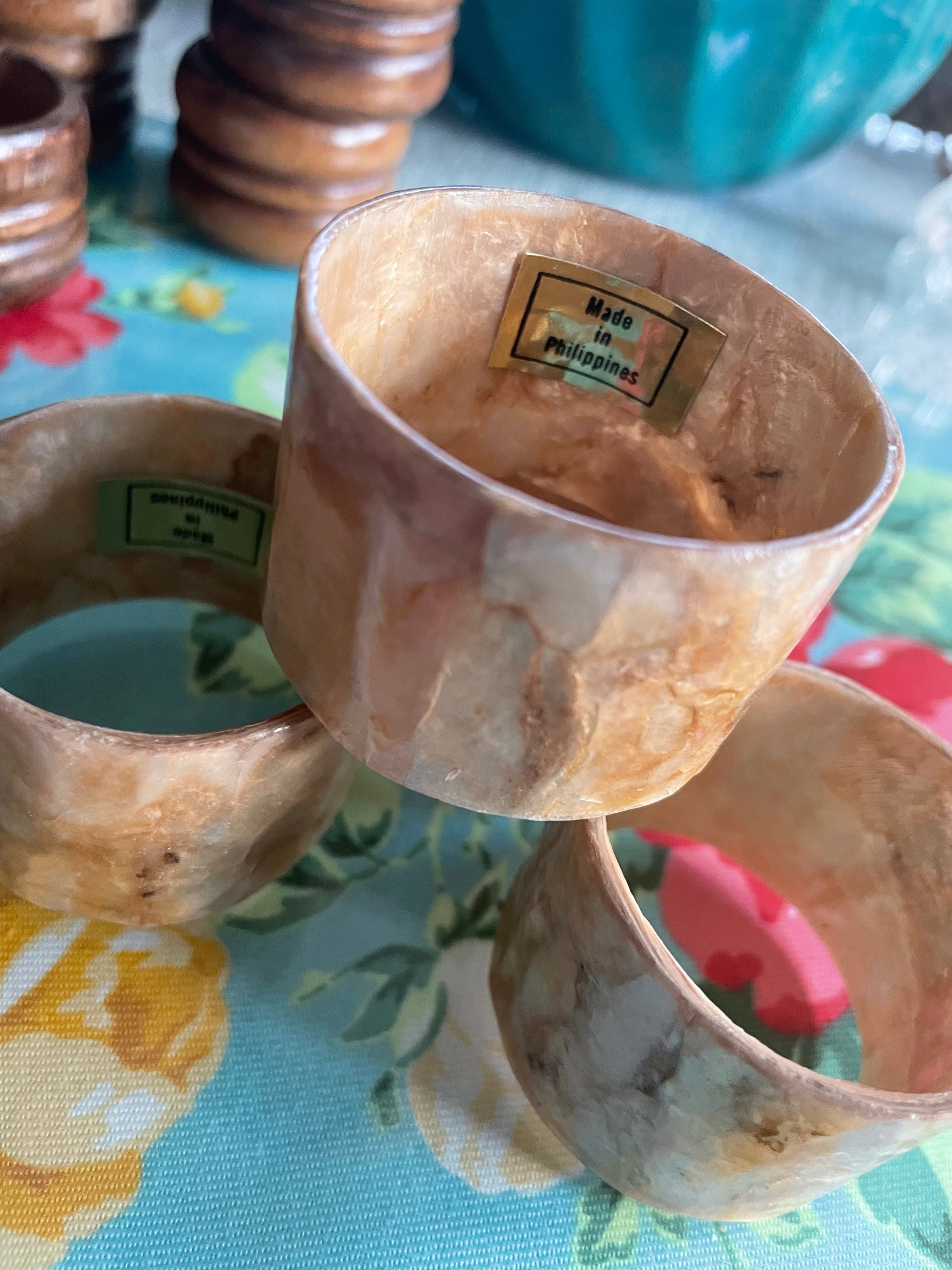 Shell Napkins Rings Iridescent Napkin Rings Pearl Shell Napkin Holders Seashell Table Decor Beach Theme Dining Set of 4 T16