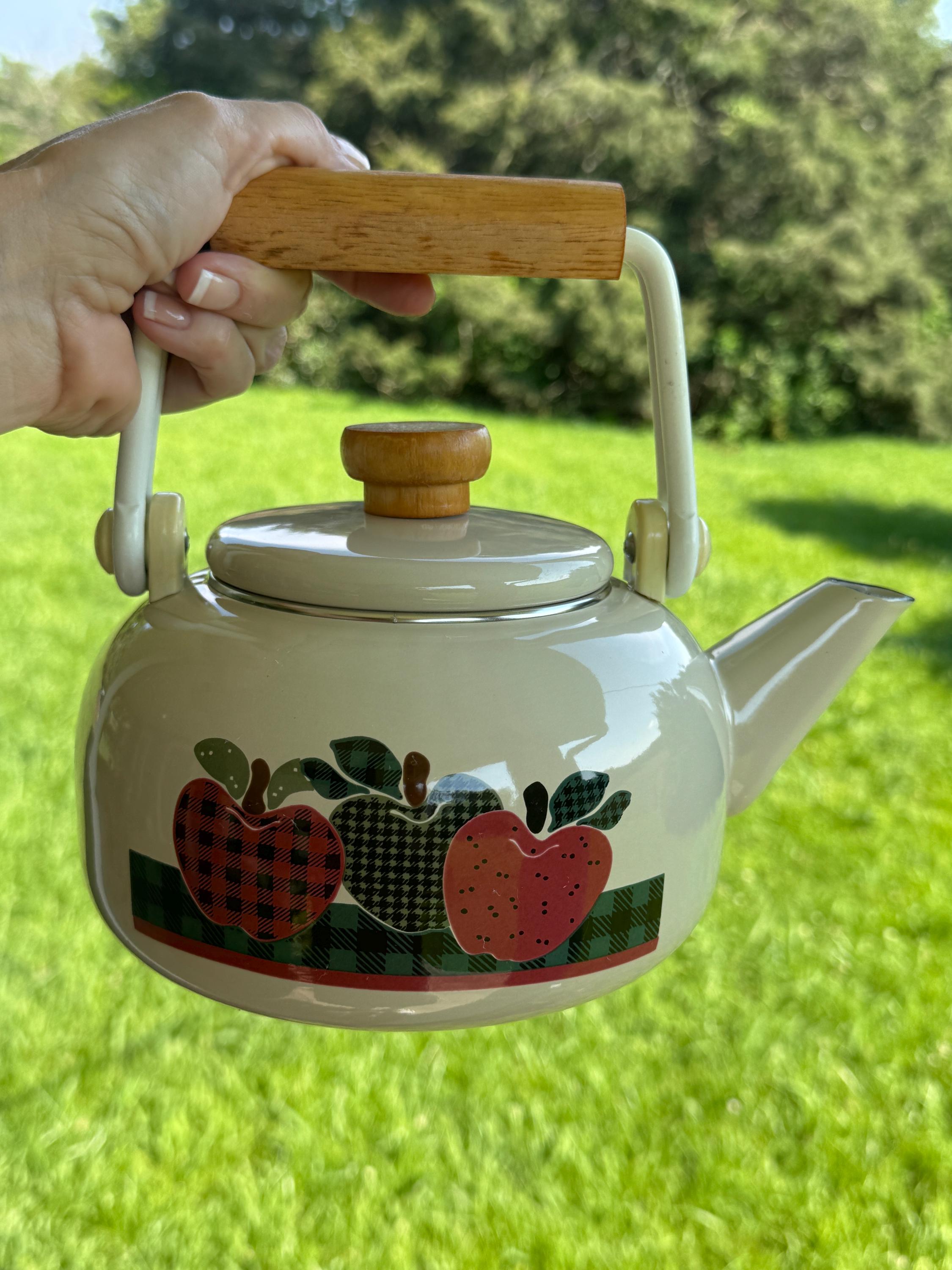 アントステラ　アップルポタリー Vintage Spouted Enamelware Tea Kettle Apple Pattern Pot Wooden
