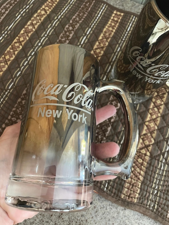 虹色に輝くコカ・コーラ ニューヨークビールジョッキ 虹色に輝くコカ・コーラ ニューヨークビールジョッキ