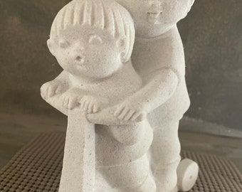 Vintage Mar Bell Belgium Sandstone Brothers op scooterbeeldje