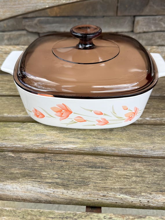 Vintage Corning Ware Peach Floral Casserole: 2 Liter Bakeware with Lid