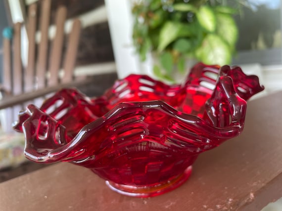 ビンテージ　フェントン ボンボンデッシュ Vintage Fenton Amberina Glass Bon Bon Dish: Red Carnival Basket