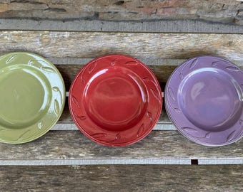 Sorrento Debby Segura Salad Plates Choice of Color Plum Red Green Farmhouse Cottage Coastal Decor Dinnerware T9 READ DETAIL