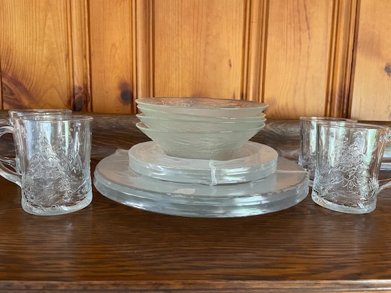 Arcoroc USA Christmas Tree Dinnerware Set: Textured Glass Holiday