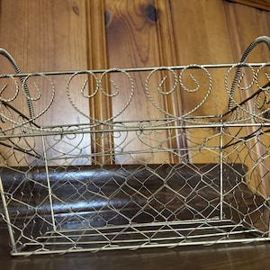 Vintage Wire Basket Gold Colored Christmas Decor Egg Basket with Handles Ornament Storage Utensil Holder Farmhouse Decor Flower Basket