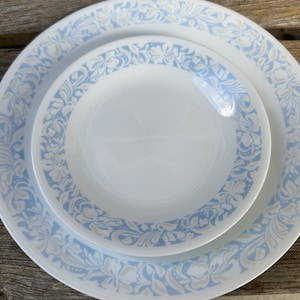 Corelle Sea and Sand Dinnerware Vintage Corning Corelle Blue Floral Vitrelle Dinnerware Set of 7 READ DETAIL
