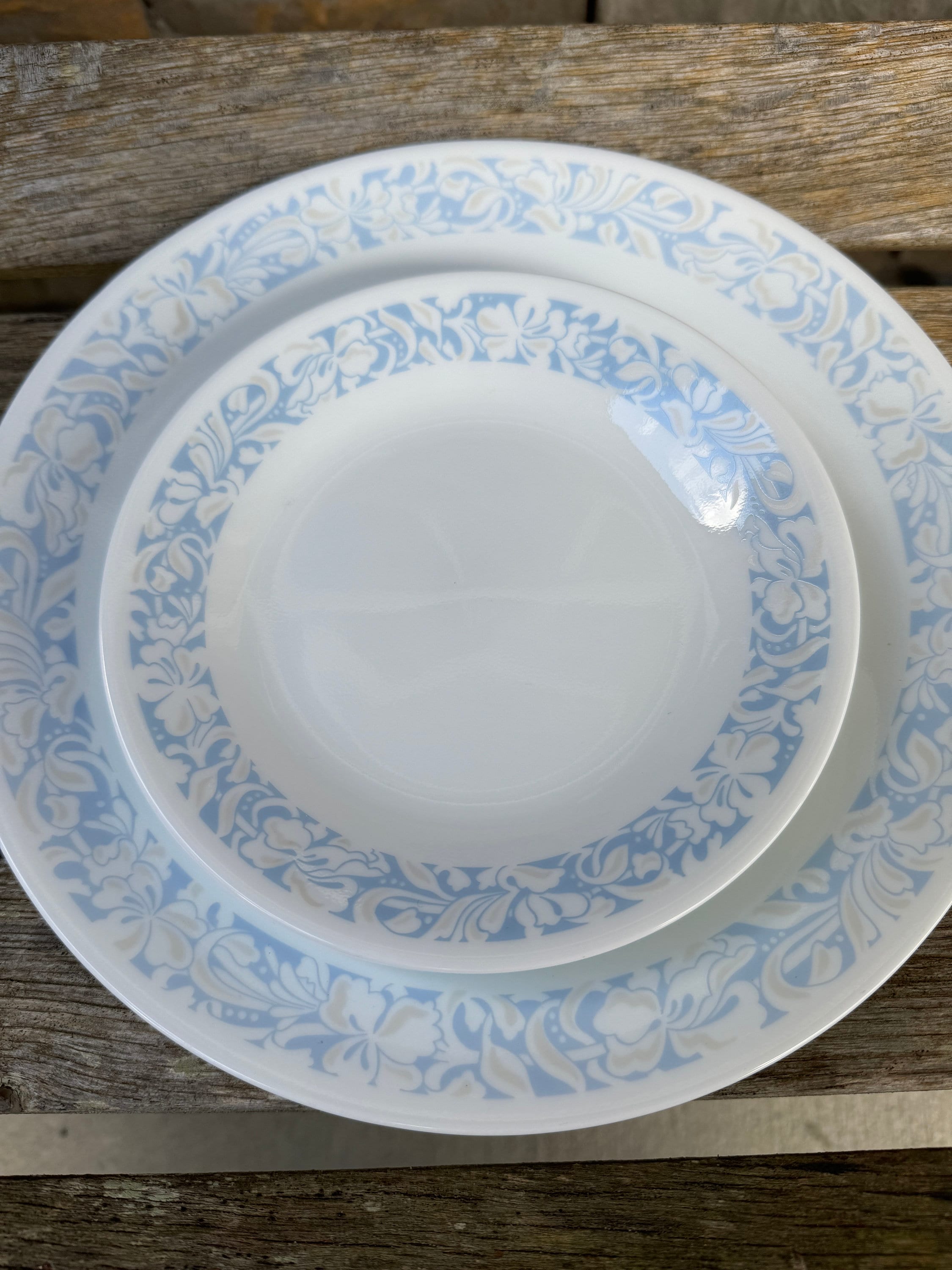 Vintage Corelle Sea and Sand Dinnerware: Blue Floral Vintage Corelle Sea and Sand Dinnerware: Blue Floral