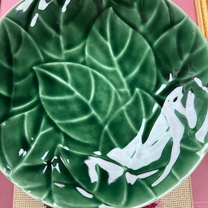 Lot de 2 bols de service Pier 1 feuilles de jade, motif feuilles vertes en relief, bols à légumes en grès vintage, ensemble de 2 LIRE LES DÉTAILS