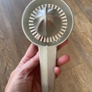 Vintage Aluminum Foley Juicer Hand Held Retro Kitchen Gadget Foley Strainer Lemon Squeezer Citrus Juicer T21