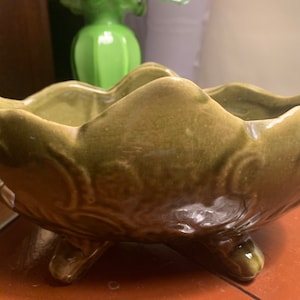 Jardinière en poterie verte des États-Unis, pot de jardin rustique à glaçure verte, motif en forme de feuille surélevée, vase et urne en poterie des États-Unis # B7F