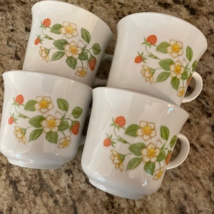 Corning Ware Coffee Cups Corelle Strawberry Sundae Cups Green Yellow Red Orange Floral Coffee Cups Set of 4 T17