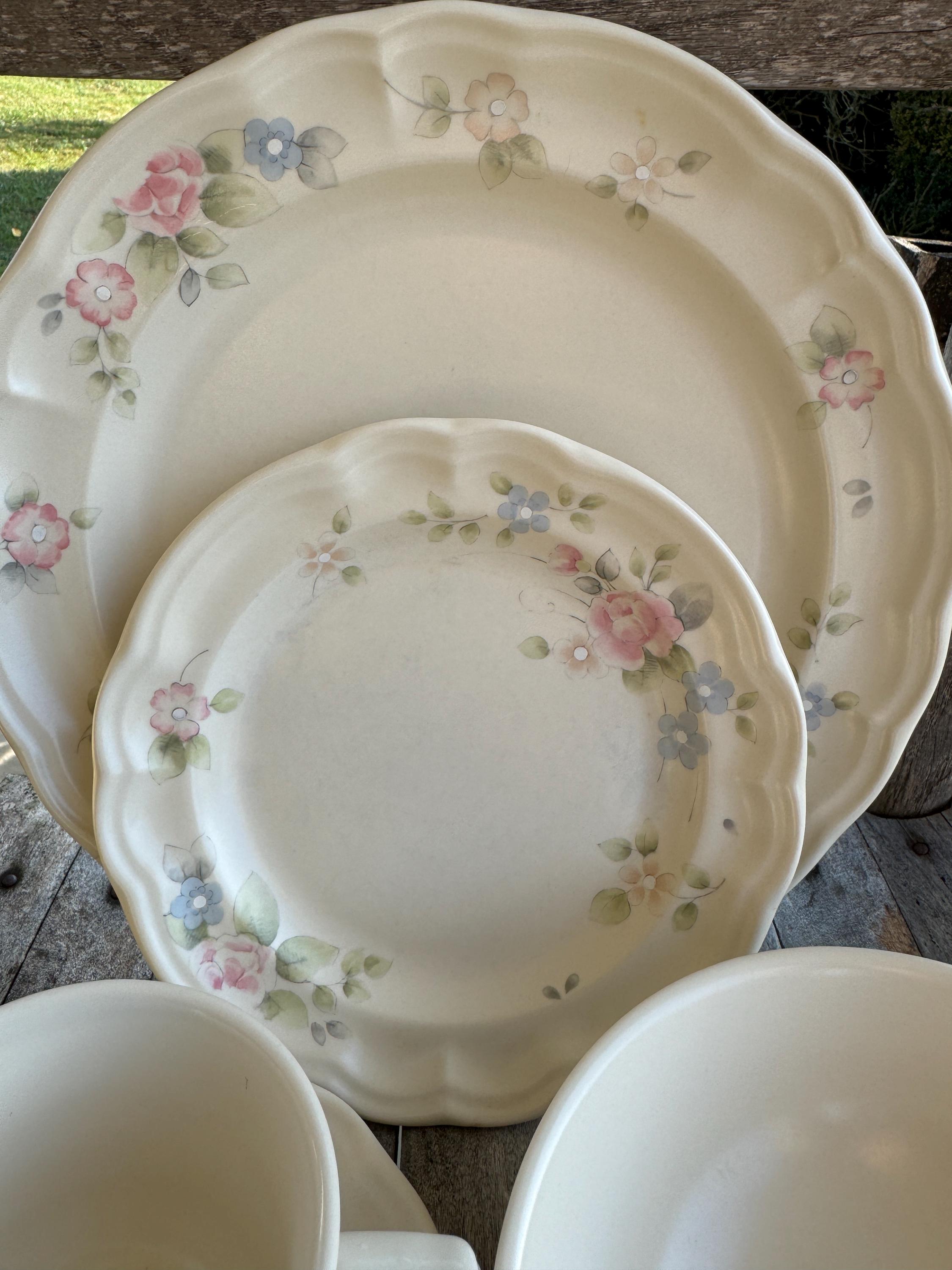 Vintage Pfaltzgraff Tea Rose Dinnerware Set: Floral