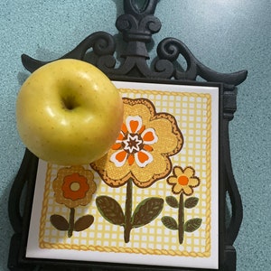 Cast Iron Trivet Pot Pan Stand 1970’s Yellow Flower Tile Hot Pad Cast Iron Rustic Wall Decor Footed Trivet B3F