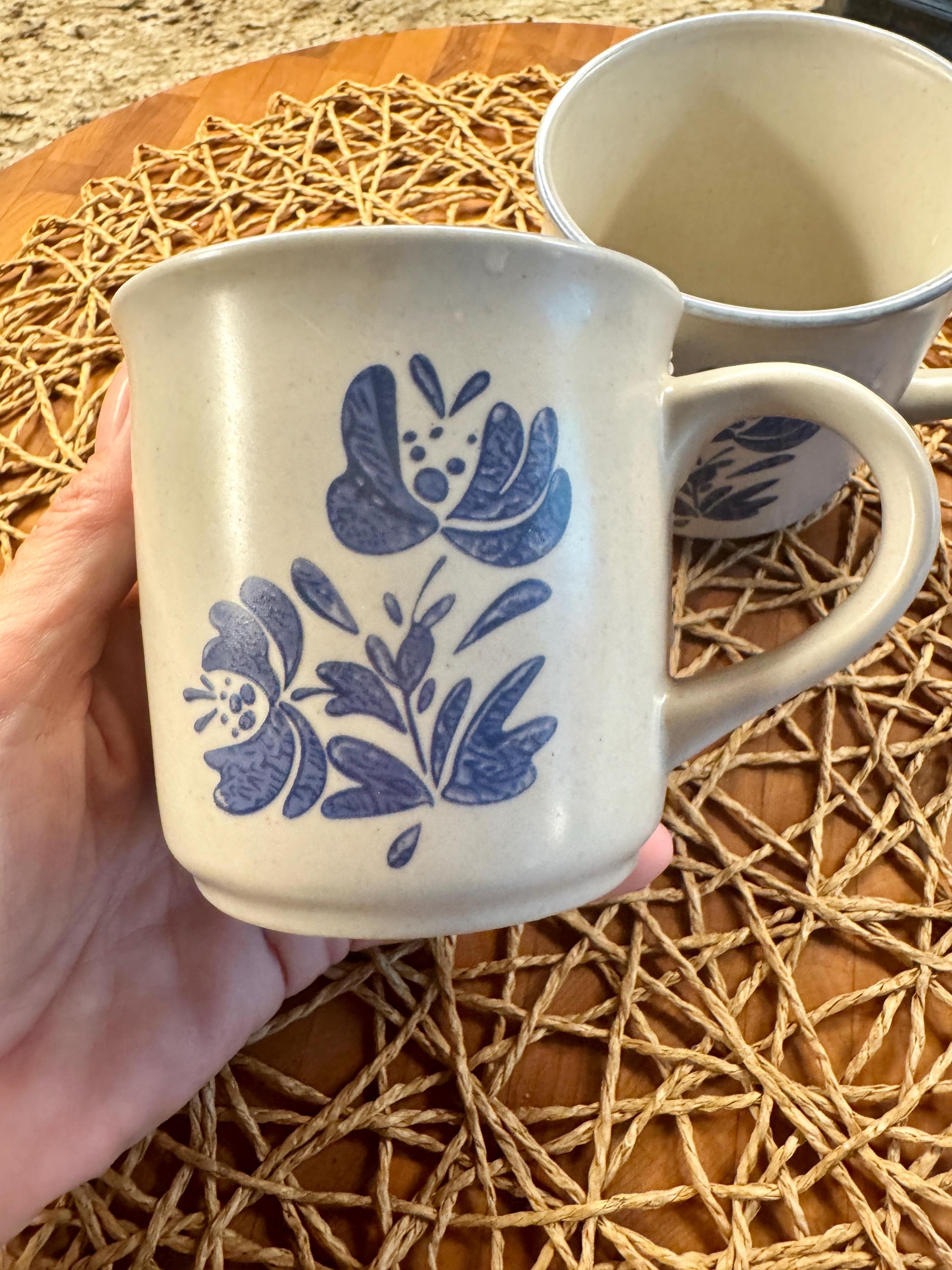 Vintage Pfaltzgraff Yorktowne Mugs Blue Stoneware Can Style Coffee