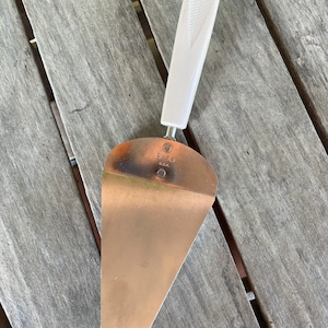 EKCO Cake Server Cream Beige Plastic Handle Cake Pie Sever Spatula Retro Kitchen Utensil B4B
