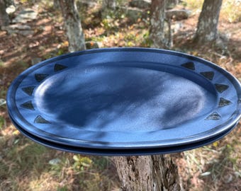 Set di 2 vassoi da portata ovali Pfaltzgraff Morning Light da 35,5 cm (14 pollici) in gres blu cobalto, modello fuori produzione degli anni '90.