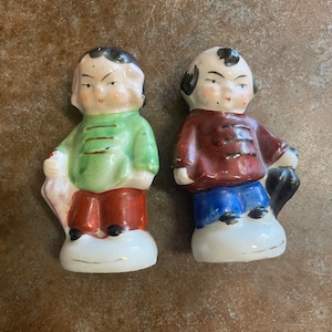 Vintage Salt and Pepper Shakers Mr. and Mrs. Japanese Couple Asian Dining Home Decor #A1 READ DETAIL