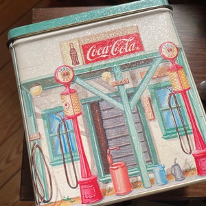 Coca Cola Bristolware Collectible Tin Coke Felix’s Filling Stop Vintage 1995 Storage Box BIN G