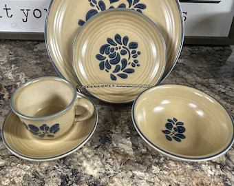 Pfaltzgraff Folk Art Dinnerware: Blue Floral Farmhouse 5 Piece Place Setting