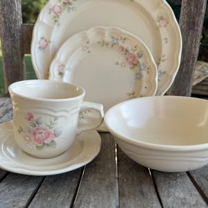 Pfaltzgraff USA Tea Rose Dinnerware Set Pink Roses  Creamy Beige Base Vintage Pink Floral Stoneware Service for 4 Set of 20 READ DETAIL