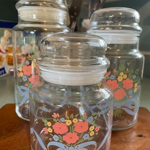 Vintage 1980s Glass Canisters Blue Ribbon Salmon Pink Floral Farmhouse Kitchen Storage Jars Floral Bouquet, Set of 3, T6 READ DETAIL