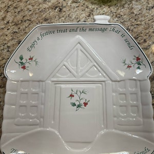 Pfaltzgraff Winterberry Christmas Platter House Shaped Sharing Tray Family Dinnerware Hors-d’oeuvre Platter HB