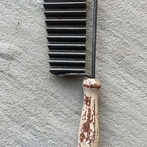 Vintage Vegetable Slicer Crinkle Potato Knife Primitive Kitchen Utensils White Wooden Handle 1930&#39;s-1940&quot;s #B4B