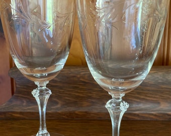 Set di 2 calici da acqua Vintage Tiffin Delores in vetro soffiato a mano.