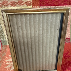 Vintage 1950s-1960s Picture Frames Decorative Gold Metal Scrolls 5x7 Photo Frame B7B Read Details