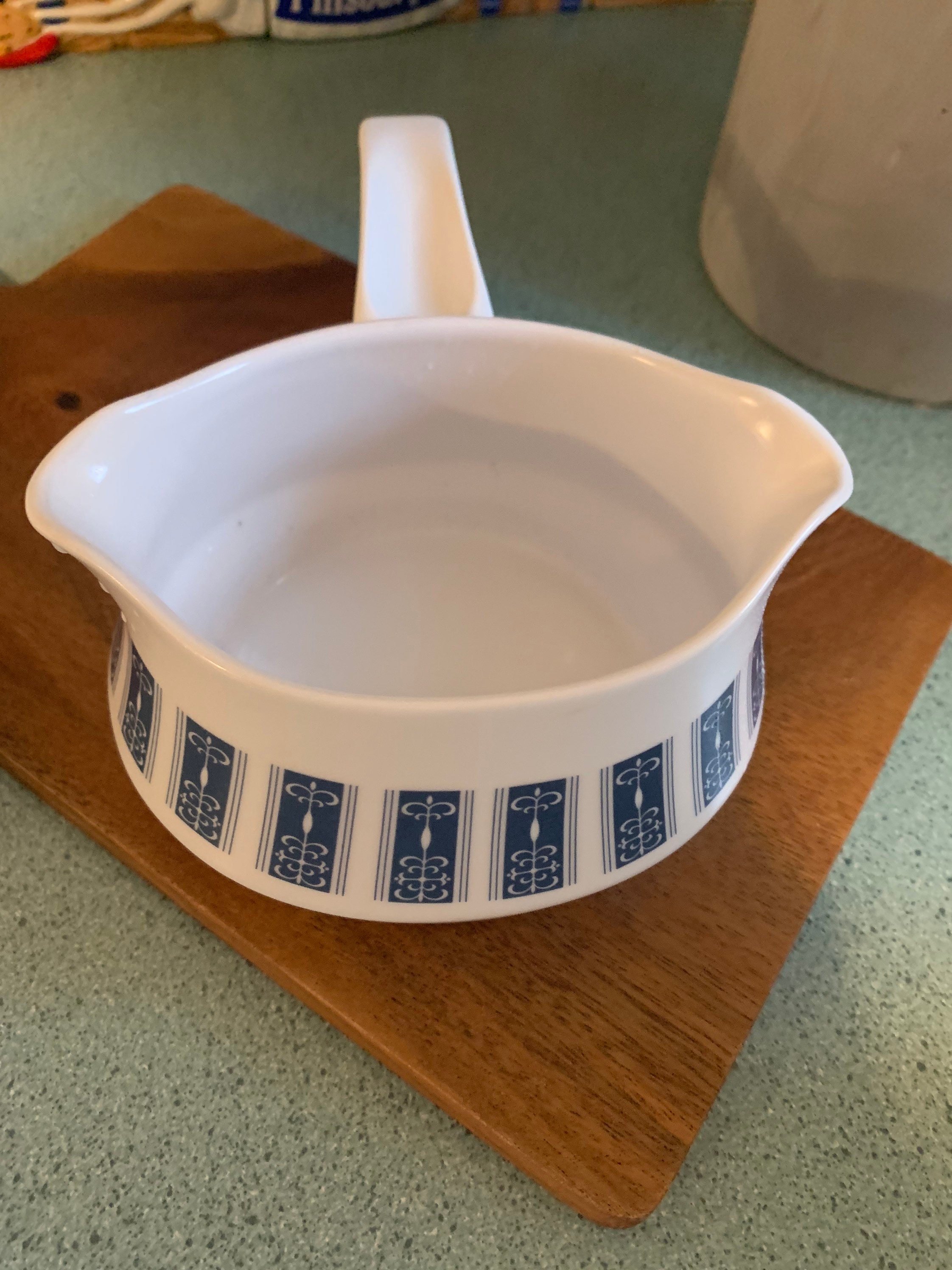 Noritake Progression Pacific Gravy Boat Blue and White Scroll Sauce Bowl Double Spout and Handle T7
