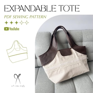 Może przedstawiać: Rozszerzalny wzór torby typu tote. Torba jest beżowa z brązowymi akcentami i uchwytami. Przód ma białe koronkowe wykończenie. Tekst "EXPANDABLE TOTE" i "PDF SEWING PATTERN" są widoczne na zdjęciu.