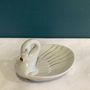 Vintage White Ceramic Swan Soap Dish - Trinket Dish - Ring Holder - Catch All