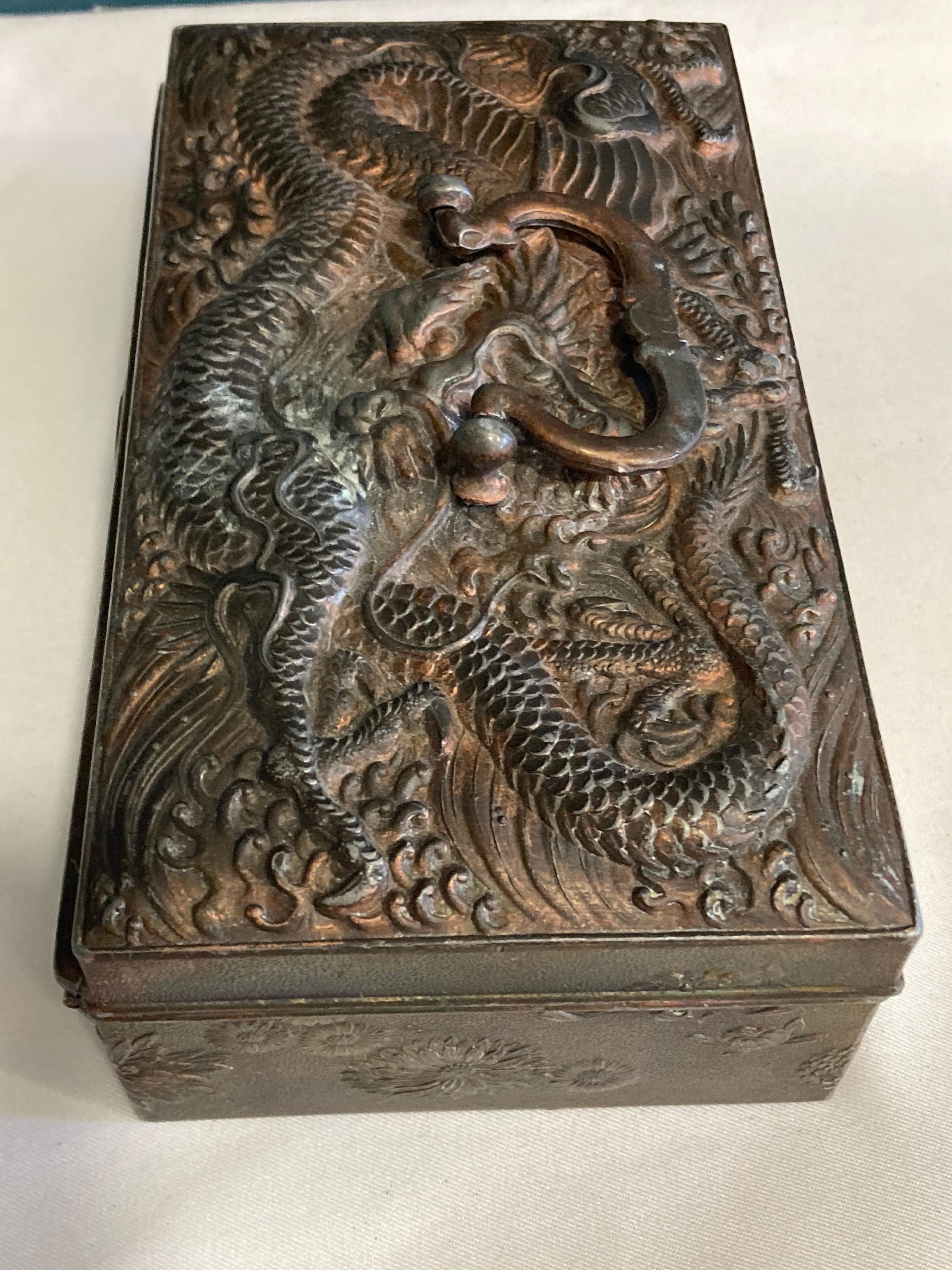 銅蟲 煙草入れ(木箱あり)1956年製：Old Copper box：Japan Antique Silvered Copper Japanese Cigarette Box with Pagoda