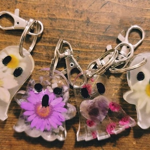 Resin ghost keychain
